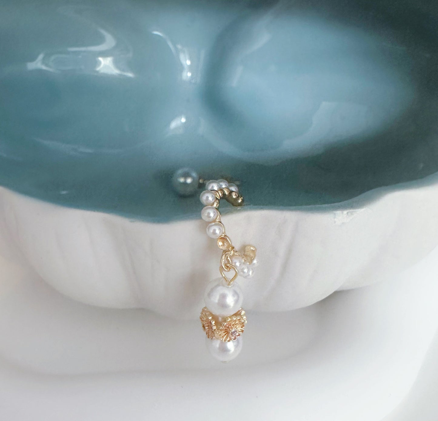 Exclusive Golden Pearl Drop Earrings – Delicate Crystal Daisy Beaded Design, Chic and Lightweight, Perfect for Daily Wear, Bridesmaids Gifts